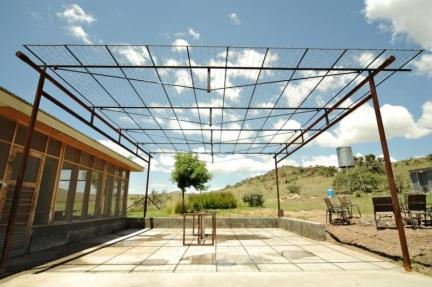 Bunkhouse Trellis